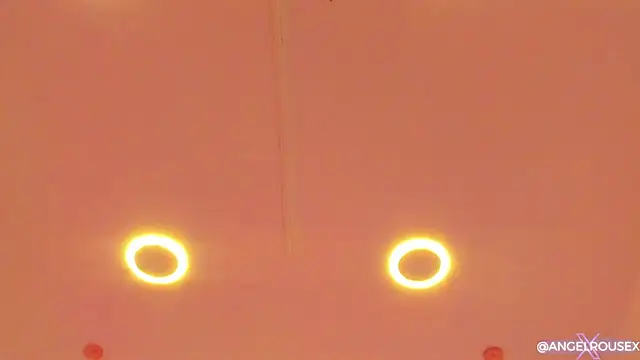 AngelRoussee Momentaufnahme des Live-Raums auf Stripchat
