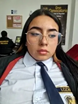 Angela__05 live room snapshot on Stripchat