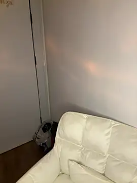 Anna-a live room snapshot on Stripchat
