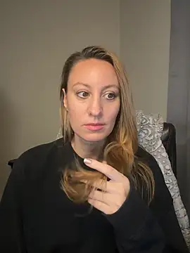 AnnenayLaurent live room snapshot on Stripchat