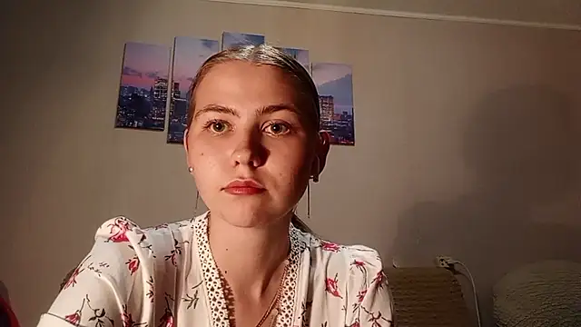 AnnettaHosaka Momentaufnahme des Live-Raums auf Stripchat