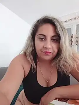 Antoniasweety captura de la sala en vivo en Stripchat