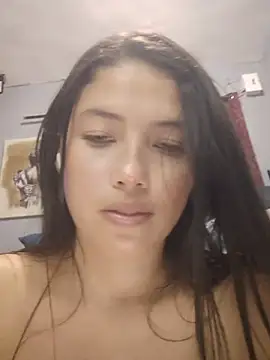 Aome_01 live room snapshot on Stripchat