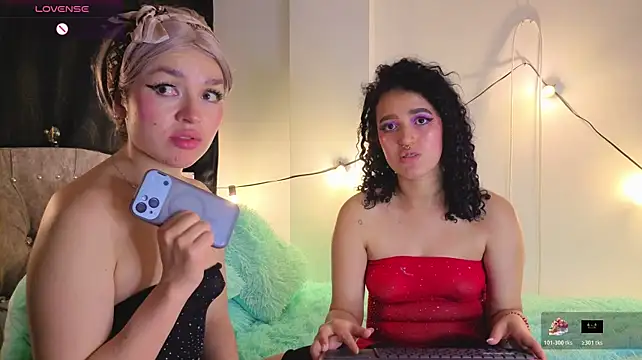 Arianna_n_Gema captura de la sala en vivo en Stripchat