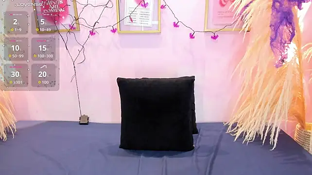 AshleeyLuna live room snapshot on Stripchat
