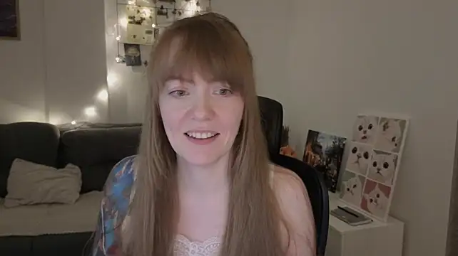 Aurora_Velvett_ live room snapshot on Stripchat
