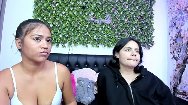 Aylin_Esquivel captura de la sala en vivo en Stripchat