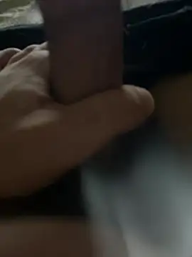 Babyj9898 live room snapshot on Stripchat