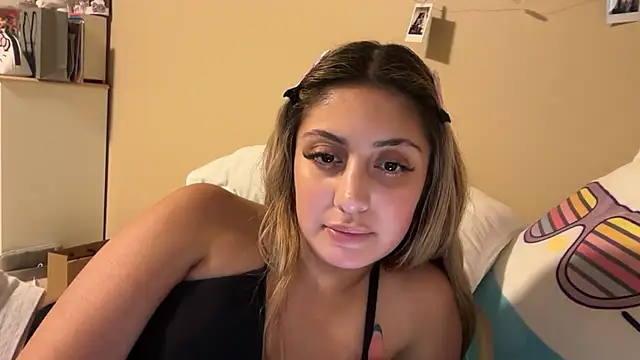 Badbihdani18 momentopname van live room op Stripchat