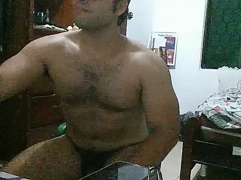 Bearmachin live room snapshot on Stripchat