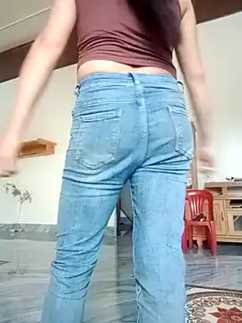 Bella-lynlyn Momentaufnahme des Live-Raums auf Stripchat