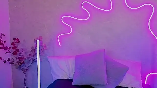 Bella_MM momentopname van live room op Stripchat