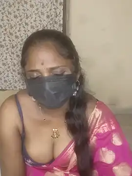 Bhumi_31 live room snapshot on Stripchat