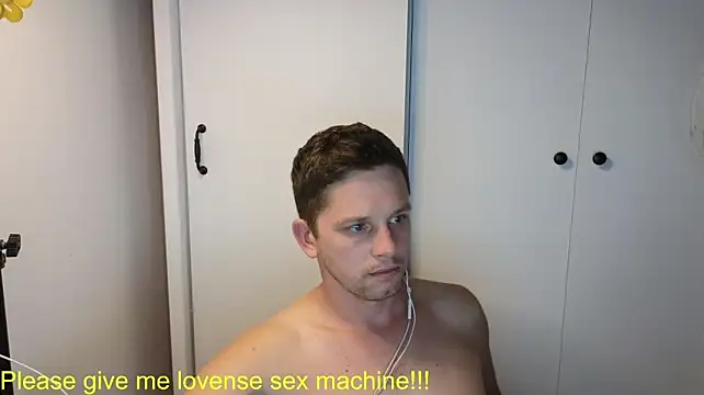 BigL0ve live room snapshot on Stripchat