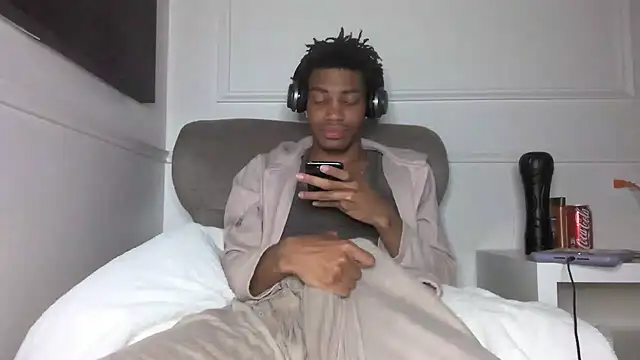 BlackBullTitus снимок онлайн-комнаты на Stripchat