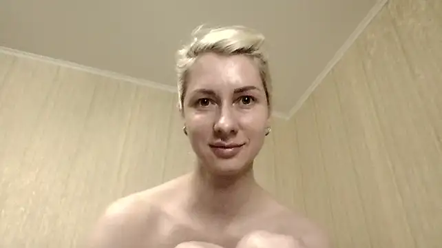 BlondieOnline_ Momentaufnahme des Live-Raums auf Stripchat