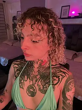 Bonnie_vega снимок онлайн-комнаты на Stripchat