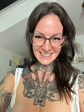BrownieyQueen captura da sala ao vivo na Stripchat