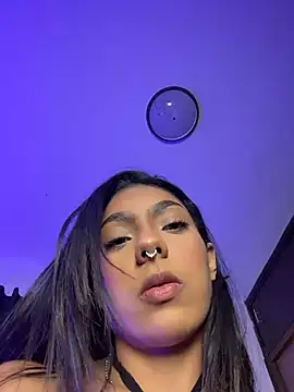 Caro_oaks live room snapshot on Stripchat