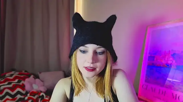 CarolineMarlow live room snapshot on Stripchat
