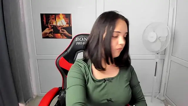 Caroline_cutte captura da sala ao vivo na Stripchat