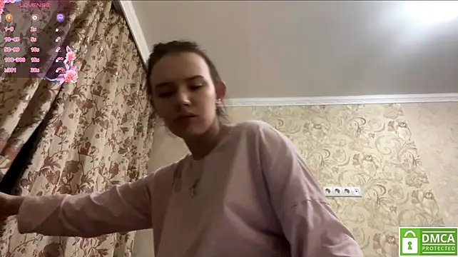 CeyaLier live room snapshot on Stripchat