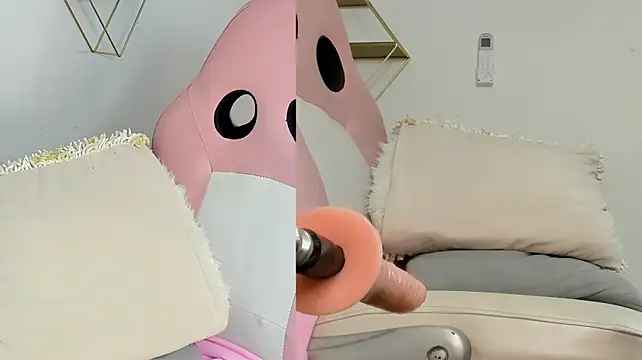 CharloteEvans__ live room snapshot on Stripchat