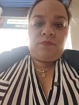 Charlott-1 Momentaufnahme des Live-Raums auf Stripchat