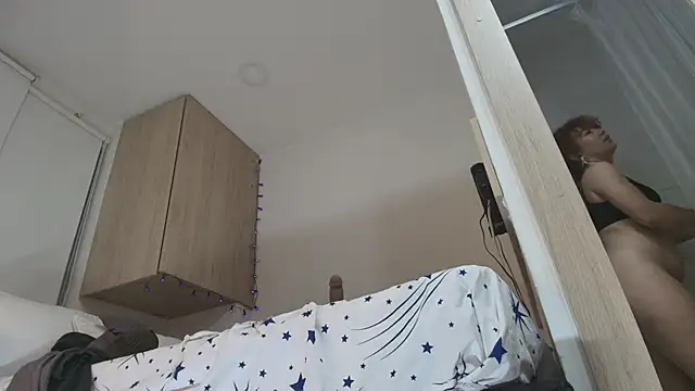 Charlotte11-11 Momentaufnahme des Live-Raums auf Stripchat