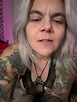 CherryBombBomb live room snapshot on Stripchat