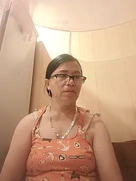 Chilly-wet live room snapshot on Stripchat