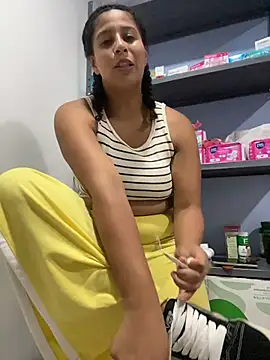 Chloefixxx live room snapshot on Stripchat