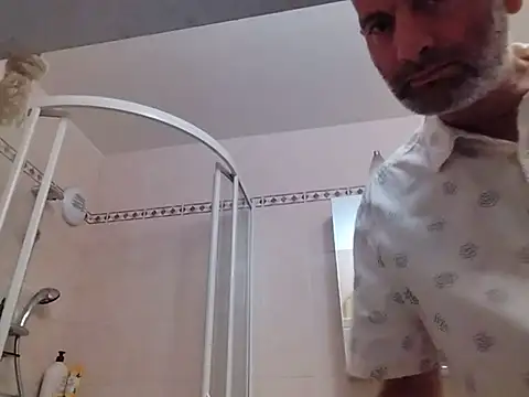 Chnrt live room snapshot on Stripchat