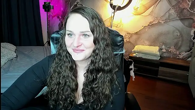 Chorna_Rouse captura de la sala en vivo en Stripchat