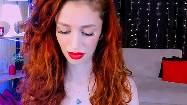 ChristinaConteeree снимок онлайн-комнаты на Stripchat