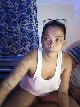 Cinpussie89 live room snapshot on Stripchat