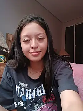Clara_Belle momentopname van live room op Stripchat