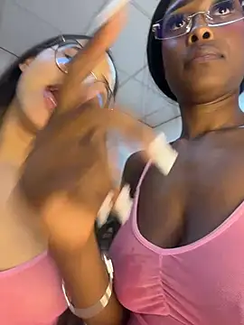 CocoaLuxeXXX captura da sala ao vivo na Stripchat