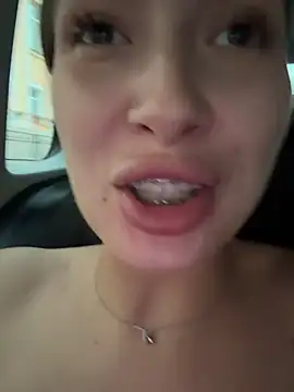 Coconut_milk momentopname van live room op Stripchat