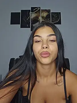 Crissdesire снимок онлайн-комнаты на Stripchat