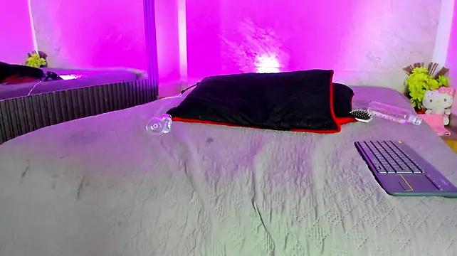Cristal_quintero Momentaufnahme des Live-Raums auf Stripchat