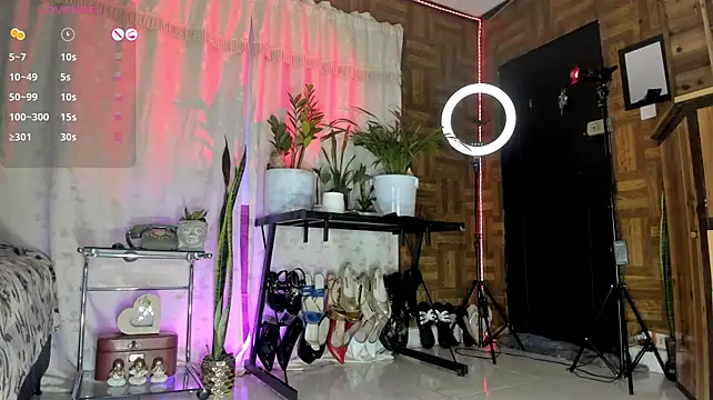 Cristina_Vanegas631 live room snapshot on Stripchat