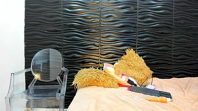 Crystal_Kisss live room snapshot on Stripchat