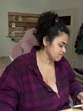 Curvydesifromgermany Momentaufnahme des Live-Raums auf Stripchat