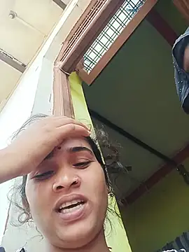 Cut_pooja825 live room snapshot on Stripchat