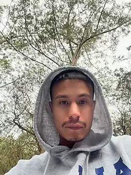 DOMINICKVEGAS77 live room snapshot on Stripchat