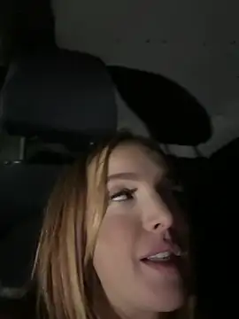 Daddyslut2_0 live room snapshot on Stripchat