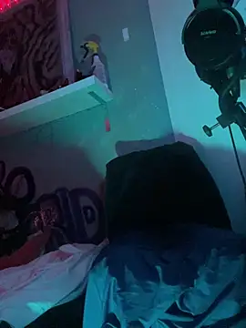 DaeDotFrankyLoko live room snapshot on Stripchat