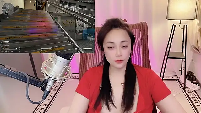 Daisy-77 live room snapshot on Stripchat