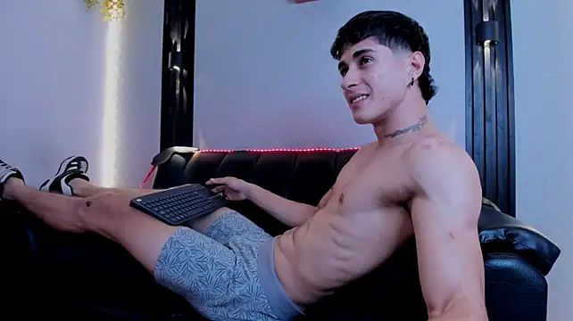 Dark_Valentino_ live room snapshot on Stripchat